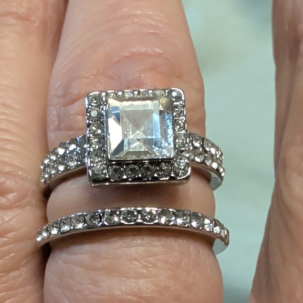 Gorgeous Silver CZ Set Princess Cut Channel Set Stones Like New Size 8
